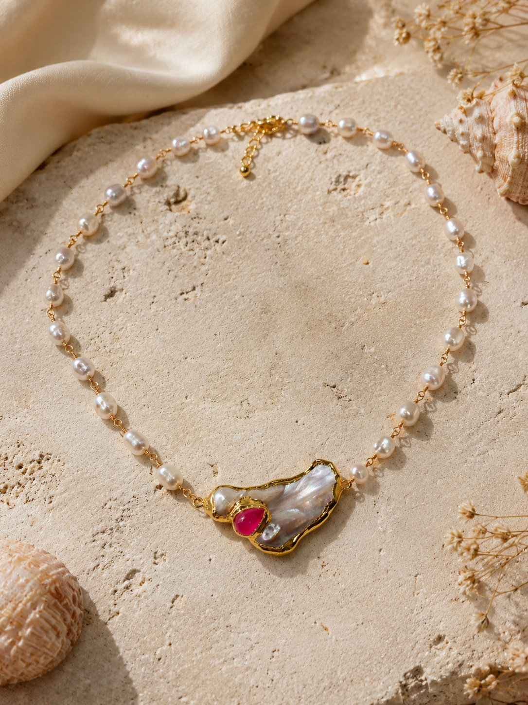 Perla Rosa Necklace
